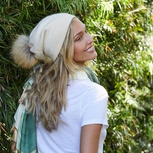 NWT Virgina Wolf Indie Knit Hat, Ivory